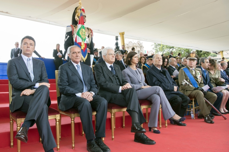 Il Presidente Sergio Mattarella con le Alte Cariche dello Stato assiste alla Parata in Via dei Fori Imperiali