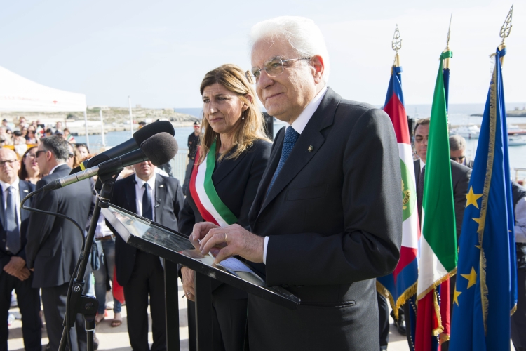 Il Presidente Sergio Mattarella con il Sindaco di Lampedusa Giusi Nicolini