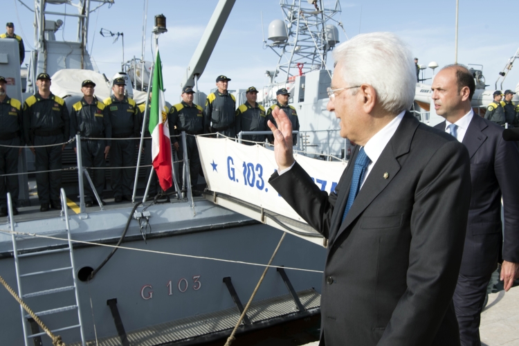 Il Presidente Sergio Mattarella con il Ministro dell'Interno, Angelino Alfano, in occasione della visita a Lampedusa