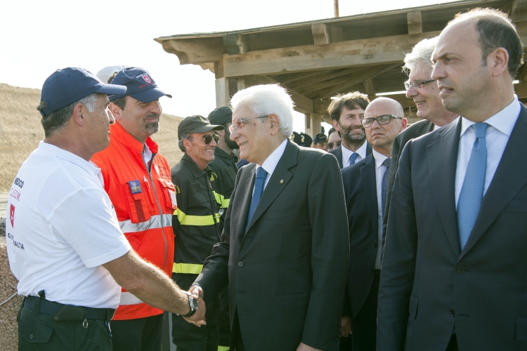 Il Presidente Seergio Mattarella nel corso della visita a Lampedusa