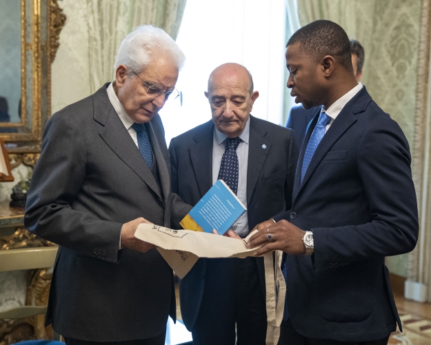 Il Presidente Sergio Mattarella nel corso dell'incontro con una delegazione di UNICEF Italia 