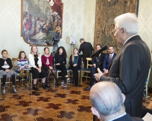 Il Presidente Sergio Mattarella nel corso dell'incontro con una delegazione di UNICEF Italia 