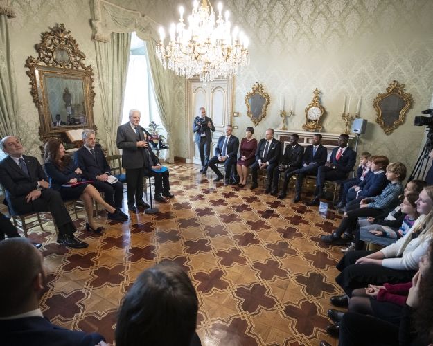 Il Presidente Sergio Mattarella nel corso dell'incontro con una delegazione di UNICEF Italia 