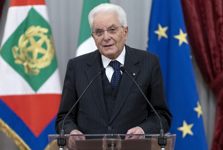 Il Presidente Sergio Mattarella nel corso dell'incontro con una delegazione di partecipanti alla Conferenza SIOI - Centro Internazionale Nizami Ganjavi