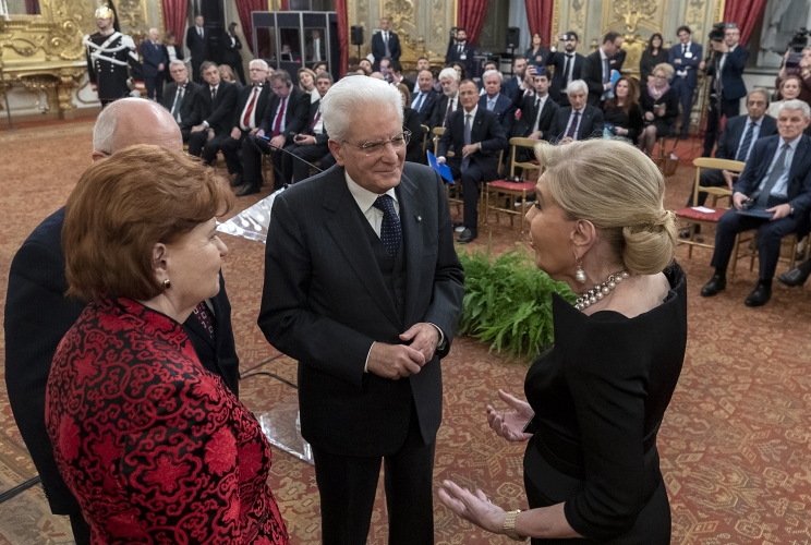 Il Presidente Sergio Mattarella con S.E. la Signora Vaira Vīķe-Freiberga, Co-Presidente del Centro Internazionale Nizami Ganjaviuna e Marianna V. Vardinoyannis, nel corso dell'incontro delegazione di partecipanti alla Conferenza SIOI - Centro Internazionale Nizami Ganjavi