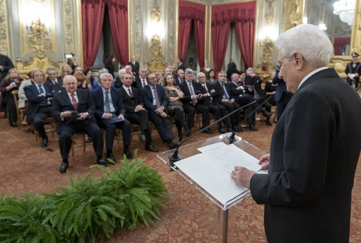 Il Presidente Sergio Mattarella nel corso dell'incontro con una delegazione di partecipanti alla Conferenza SIOI - Centro Internazionale Nizami Ganjavi