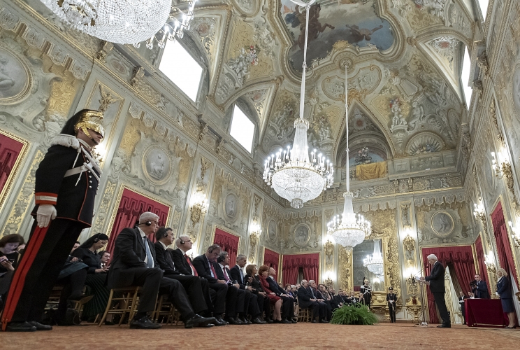 Il Presidente Sergio Mattarella nel corso dell'incontro con una delegazione di partecipanti alla Conferenza SIOI - Centro Internazionale Nizami Ganjavi