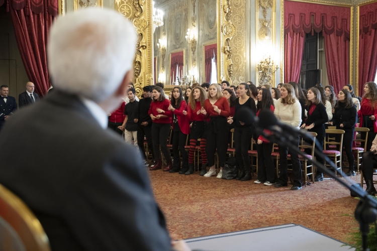 Il Presidente Sergio Mattarella nel corso dell'incontro con gli  studenti di alcune scuole secondarie di secondo grado.