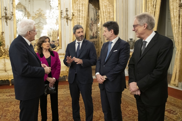 Il Presidente della Repubblica Sergio Mattarella,con Maria Elisabetta Alberti Casellati Presidente del Senato della Repubblica,Roberto Fico Presidente della Camera dei Deputati,con Giuseppe Conte Presidente del Consiglio dei ministri e con Aldo Carosi Presidente della Corte costituzionale f.f.,in occasione della cerimonia di giuramento di Stefano Petitti nuovo Giudice della Corte costituzionale.
