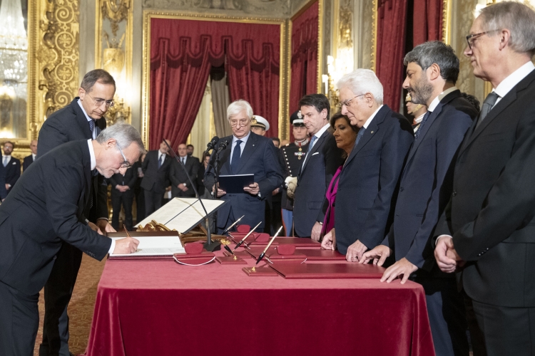 Il Presidente della Repubblica Sergio Mattarella,durante la cerimonia di giuramento di Stefano Petitti nuovo Giudice della Corte costituzionale.
