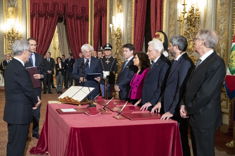 Il Presidente della Repubblica Sergio Mattarella,durante la cerimonia di giuramento di Stefano Petitti nuovo Giudice della Corte costituzionale.
