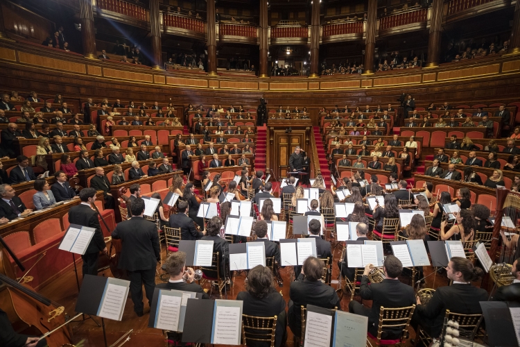 Il Presidente Sergio Mattarella al Senato della Repubblica,in occasione del Concerto di Natale, eseguito dall’Orchestra Giovanile Luigi Cherubini,diretto dal Maestro Riccardo Muti.
