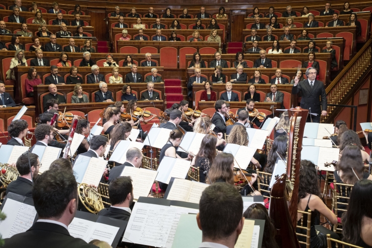 Il Presidente Sergio Mattarella al Senato della Repubblica,in occasione del Concerto di Natale, eseguito dall’Orchestra Giovanile Luigi Cherubini,diretto dal Maestro Riccardo Muti.

