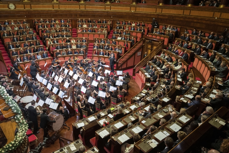 Il Presidente Sergio Mattarella al Senato della Repubblica,in occasione del Concerto di Natale, eseguito dall’Orchestra Giovanile Luigi Cherubini,diretto dal Maestro Riccardo Muti.
