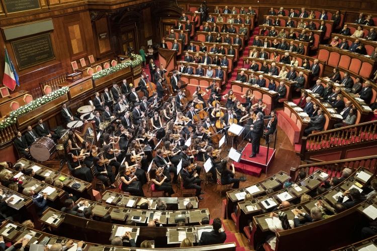 Il Presidente Sergio Mattarella al Senato della Repubblica,in occasione del Concerto di Natale, eseguito dall’Orchestra Giovanile Luigi Cherubini,diretto dal Maestro Riccardo Muti.
