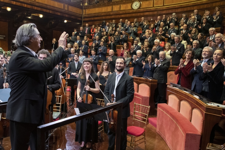 Il Presidente Sergio Mattarella al Senato della Repubblica,in occasione del Concerto di Natale, eseguito dall’Orchestra Giovanile Luigi Cherubini,diretto dal Maestro Riccardo Muti.
