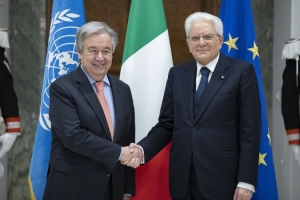 Il Presidente della Repubblica Sergio Mattarella accoglie,al Quirinale, il Segretario Generale delle Nazioni Unite, S.E. il Signor António Manuel De Oliveira Guterres.
