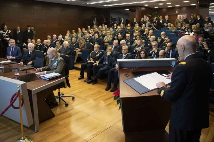 Il Presidente Sergio Mattarella alla sede del Comando Operativo di vertice Interforze,in occasione del collegamento in videoconferenza per rivolgere gli auguri ai contingenti militari italiani impegnati nei teatri di operazioni internazionali
