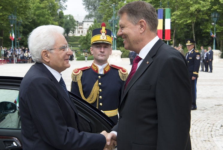 Il Presidente Mattarella accolto dal Presidente della Romania Klaus Iohannis