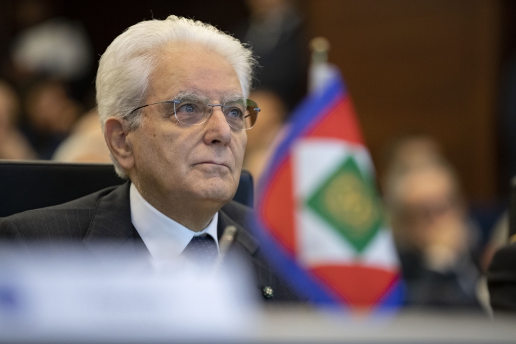 Il Presidente Sergio Mattarella alla sede del Comando Operativo di vertice Interforze,in occasione del collegamento in videoconferenza per rivolgere gli auguri ai contingenti militari italiani impegnati nei teatri di operazioni internazionali
