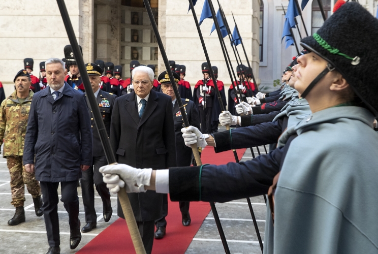 Il Presidente Sergio Mattarella con Lorenzo Guerini, Ministro della Difesa, in occasione della visita al contingente impegnato nell’Operazione Strade Sicure, presso Palazzo Esercito