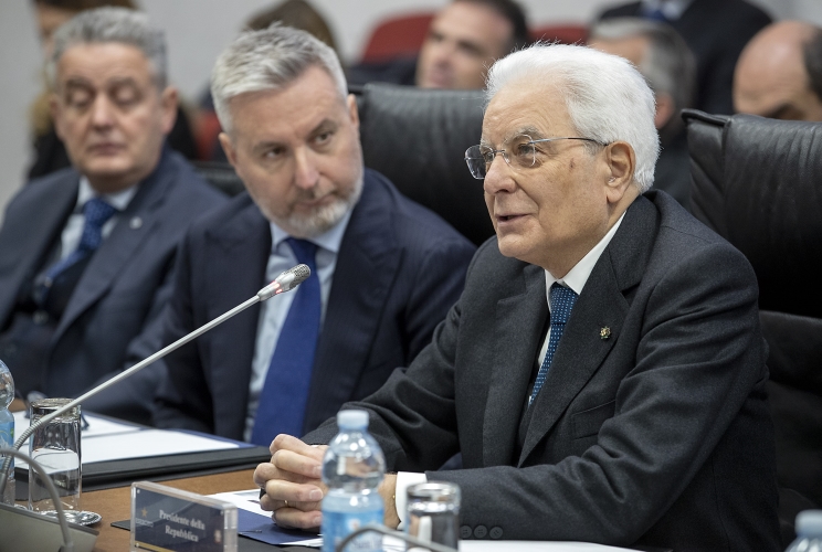Il Presidente Sergio Mattarella rivolge il suo saluto in occasione della visita al contingente impegnato nell’Operazione Strade Sicure, presso Palazzo Esercito