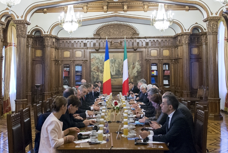 Il Presidente Sergio Mattarella in occasione dell'incontro con il Presidente della Romania, 