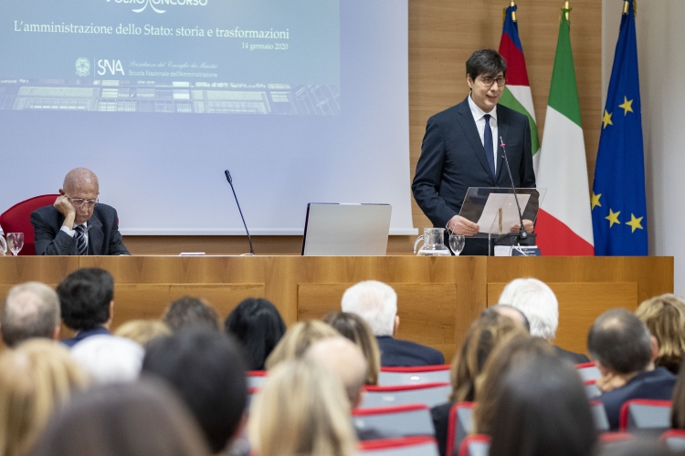 Il Presidente Sergio Mattarella in occasione giornata di apertura del 7° corsoconcorso per la formazione e il reclutamento di 123 dirigenti di Amministrazioni centrali dello Stato.
