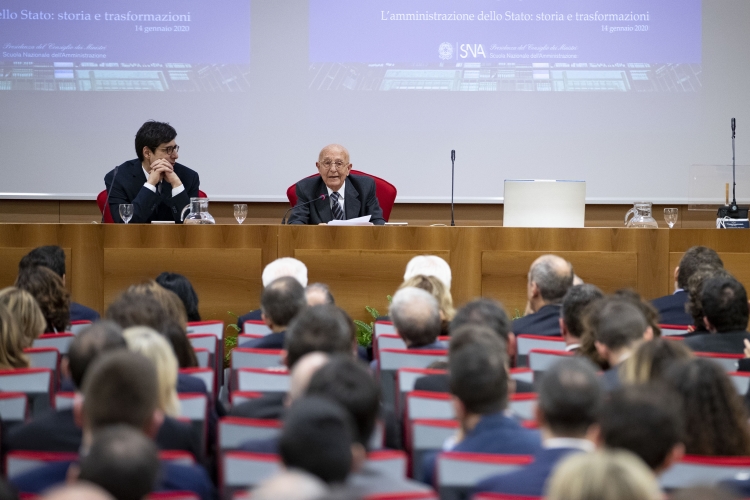 Il Presidente Sergio Mattarella in occasione giornata di apertura del 7° corsoconcorso per la formazione e il reclutamento di 123 dirigenti di Amministrazioni centrali dello Stato.
