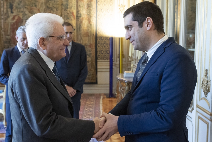 Il Presidente Sergio Mattarella accoglie Michele De Pascale, Presidente dell'Unione delle Province d'Italia, in occasione dell'incontro con una delegazione dell 'UPI