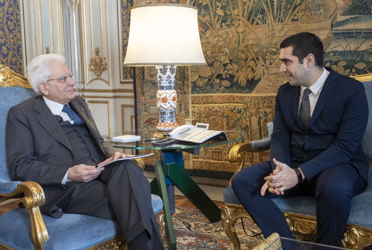 Il Presidente Sergio Mattarella con Michele De Pascale, Presidente dell'Unione delle Province d'Italia, in occasione dell'incontro con una delegazione dell 'UPI