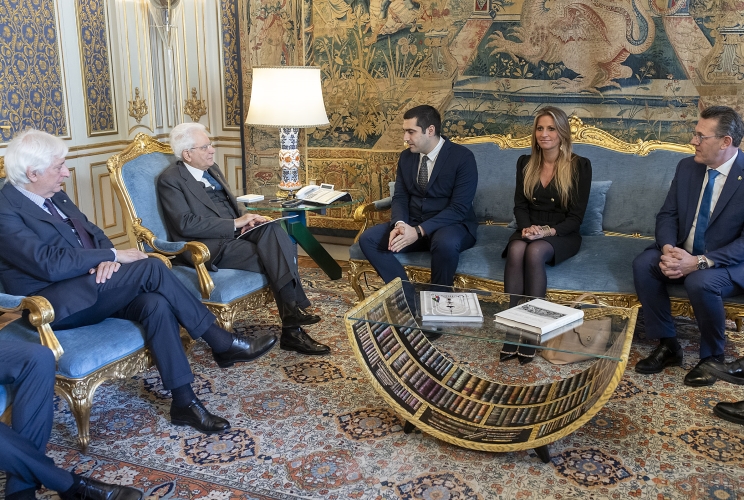 Il Presidente Sergio Mattarella con Michele De Pascale, Presidente dell'Unione delle Province d'Italia, in occasione dell'incontro con una delegazione dell 'UPI