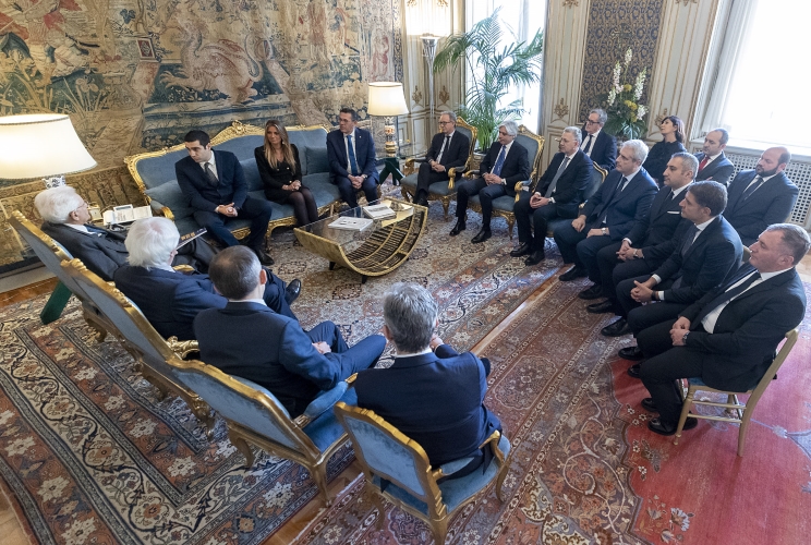 Il Presidente Sergio Mattarella con Michele De Pascale, Presidente dell'Unione delle Province d'Italia, in occasione dell'incontro con una delegazione dell 'UPI