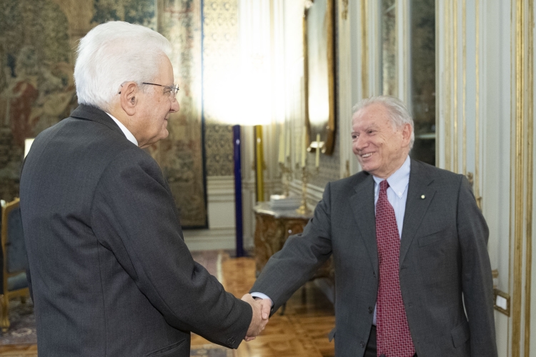 Il Presidente della Repubblica Sergio Mattarella con Franco Iseppi , Presidente del Touring Club Italiano.
