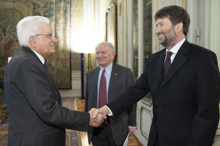 Il Presidente della Repubblica Sergio Mattarella saluta Dario Franceschini Ministro dei Beni culturali e turismo.
