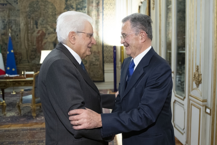 Il Presidente della Repubblica Sergio Mattarella con Romano Prdi.
