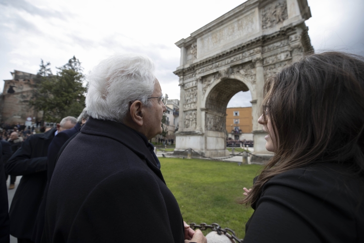 Il Presidente della Repubblica Sergio Mattarella a Benevento all’Arco di Traiano.

