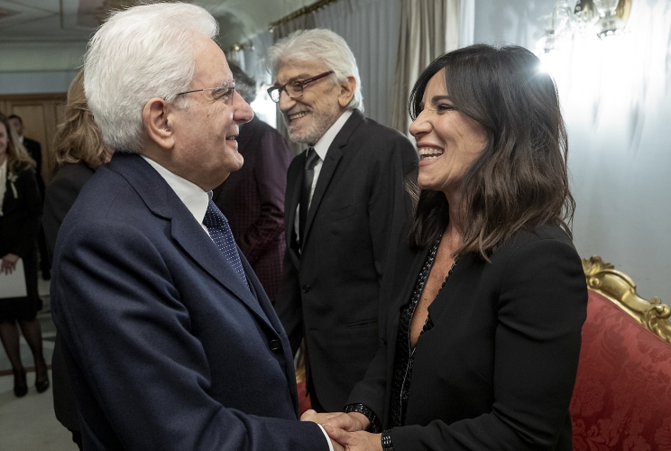 Il Presidente della Repubblica Sergio Mattarella con Paola Turci  al teatro dell’Opera in occasione del concerto per il 150° anniversario di Roma Capitale
