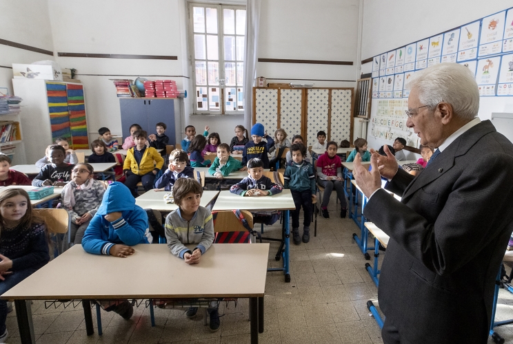 Il Presidente Sergio Mattarella in occasione della visita alla scuola "D. Manin", nel quartiere esquilino