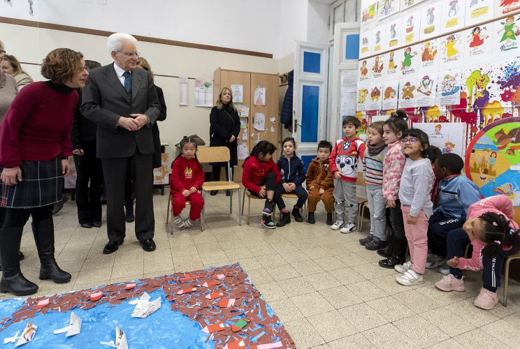 Il Presidente Sergio Mattarella in occasione della visita alla scuola "D. Manin", nel quartiere esquilino