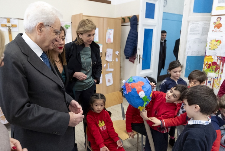 Il Presidente Sergio Mattarella in occasione della visita alla scuola "D. Manin", nel quartiere esquilino