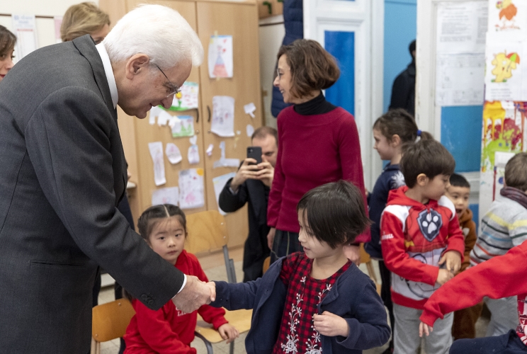Il Presidente Sergio Mattarella in occasione della visita alla scuola "D. Manin", nel quartiere esquilino