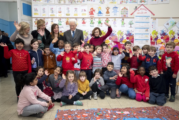 Il Presidente Sergio Mattarella in occasione della visita alla scuola "D. Manin", nel quartiere esquilino