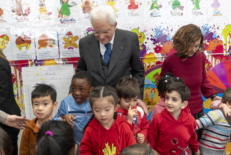 Il Presidente Sergio Mattarella in occasione della visita alla scuola "D. Manin", nel quartiere esquilino