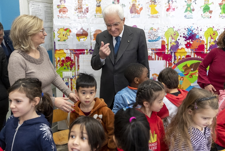 Il Presidente Sergio Mattarella in occasione della visita alla scuola "D. Manin", nel quartiere esquilino