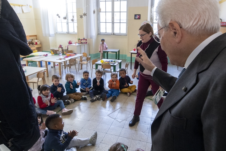 Il Presidente Sergio Mattarella in occasione della visita alla scuola "D. Manin", nel quartiere esquilino
