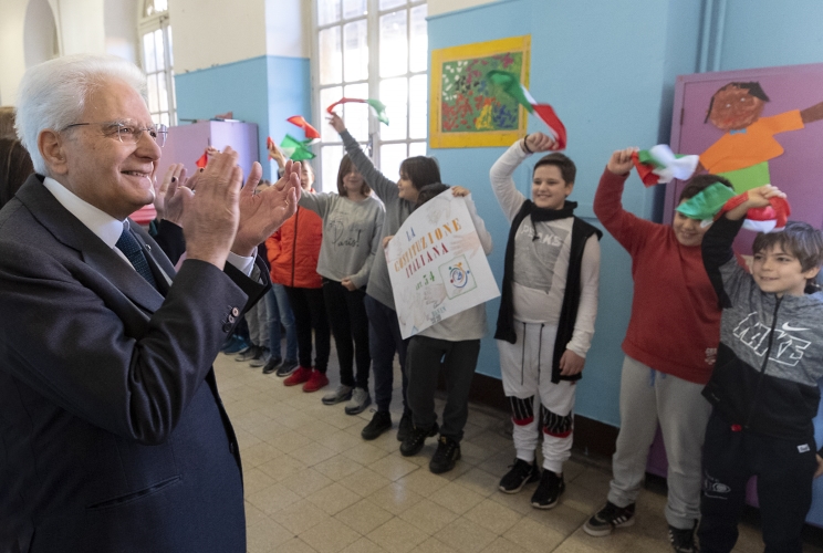 Il Presidente Sergio Mattarella in occasione della visita alla scuola "D. Manin", nel quartiere esquilino