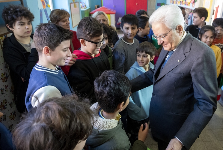 Il Presidente Sergio Mattarella in occasione della visita alla scuola "D. Manin", nel quartiere esquilino