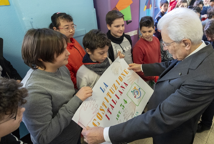 Il Presidente Sergio Mattarella in occasione della visita alla scuola "D. Manin", nel quartiere esquilino