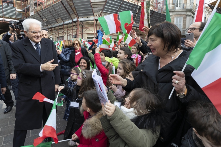 Il Presidente Sergio Mattarella a Teramo riceve il saluto della cittadinanza  

